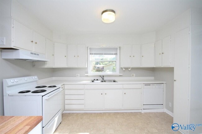 Building Photo - 403 Arthur St NW