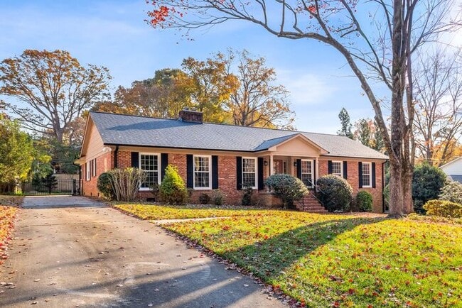 Building Photo - NW, Updated, Wood Floors, SS Appl., Den, D...