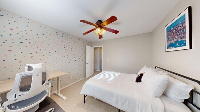 Building Photo - 3272 E Meadowview Dr