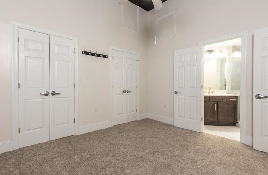 Building Photo - 95 S Main St