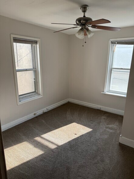 Building Photo - 5536 Ridge Ave