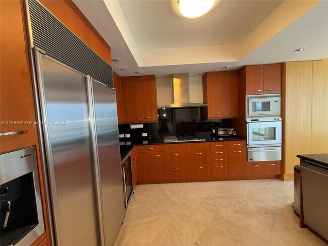 Building Photo - 6000 Island Blvd
