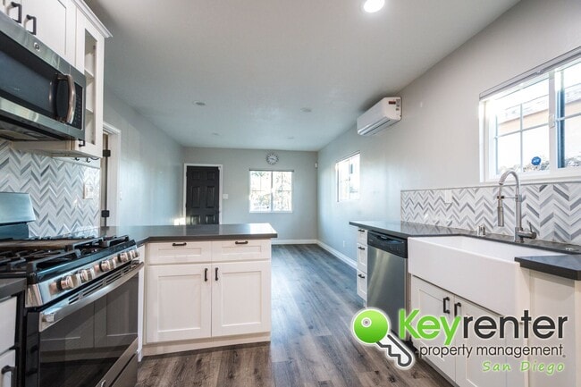 Building Photo - North Park Cozy Front Home of Duplex (full...