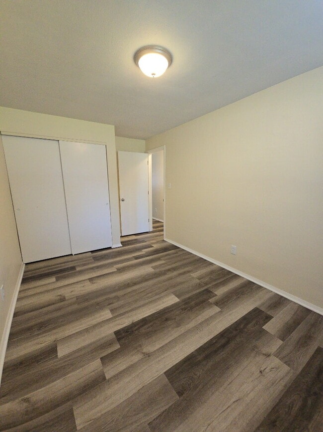 Building Photo - 1005 E Pearl St