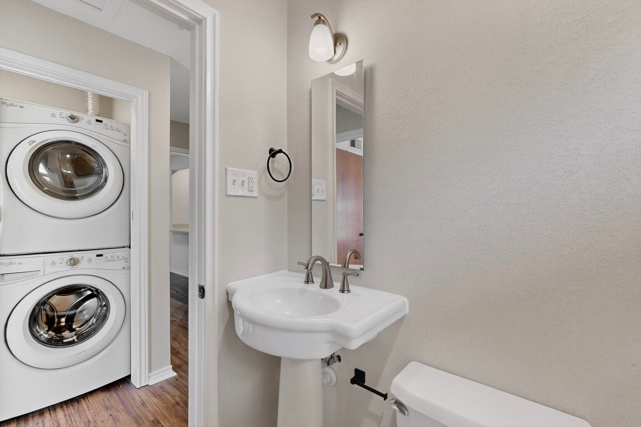 Building Photo - 2207 Housley Dr