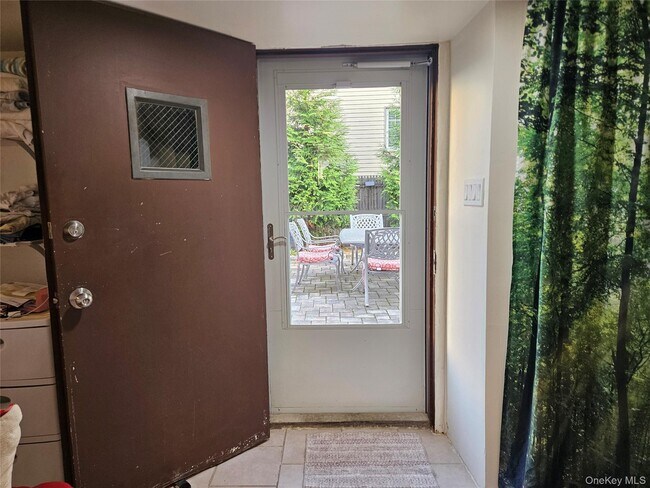 Building Photo - 156 Beechwood Ave