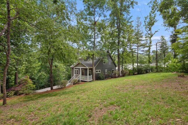 Building Photo - Beautiful Beaverdam Home