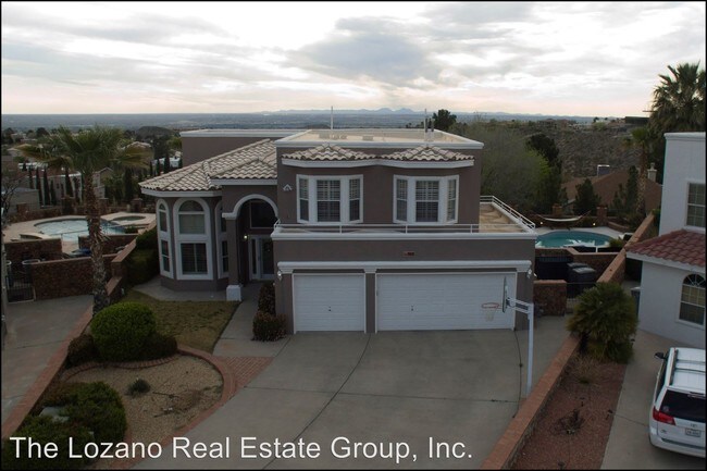 Building Photo - 5 br, 3 bath House - 909 Via Descanso Drive