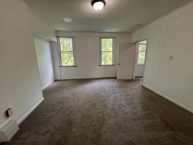Building Photo - Pittsburgh - 3 Bedroom 1.5 Bathroom - For ...