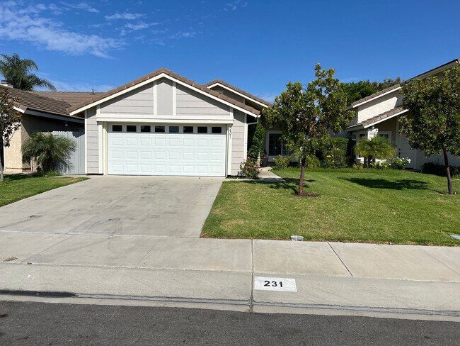 Building Photo - Great home in wonderful neighborhood - Cam...