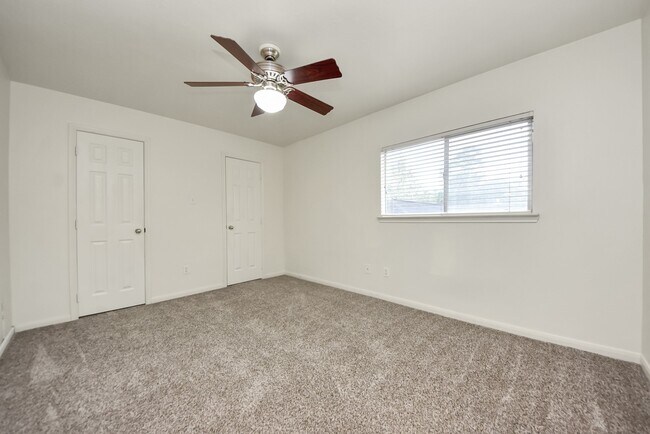 Building Photo - 1802 Whispering Forest Dr