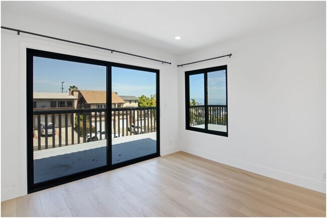 Building Photo - Lantern District Duplex!