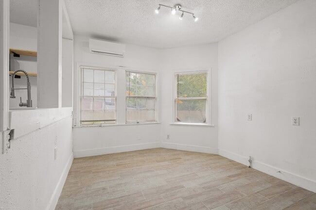 Building Photo - 1415 Church St