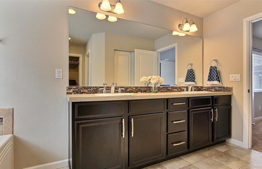 Master bath - 8840 Jayden Dr NE