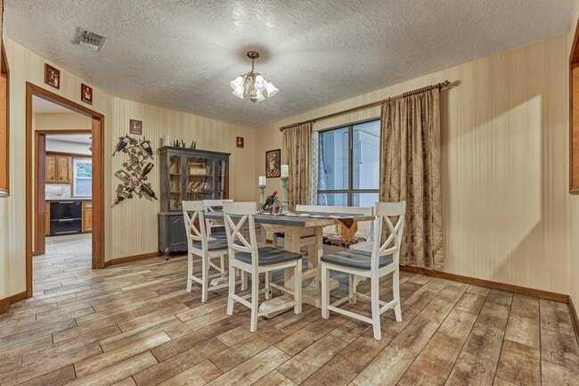 Building Photo - 660 Hillcrest Dr