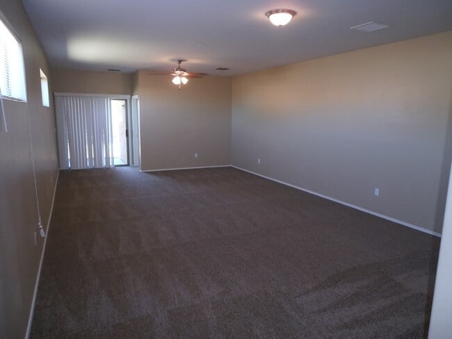 Building Photo - 4 Bedroom Vail Single story with 2 car garage