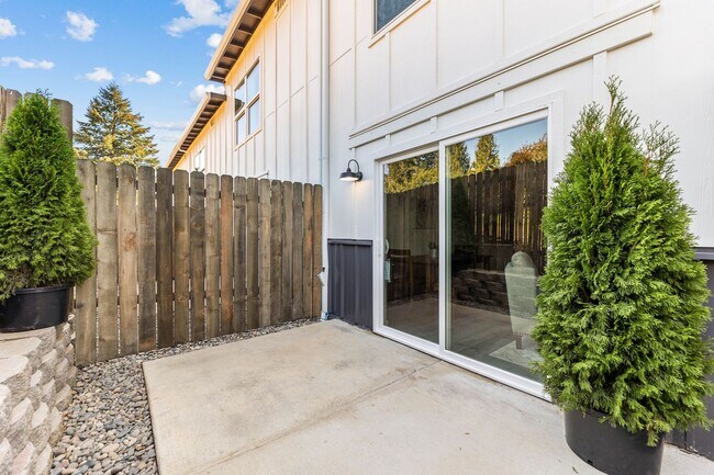 Building Photo - New construction! Green Belt