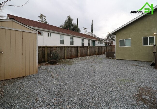 Building Photo - 1201 Willis St