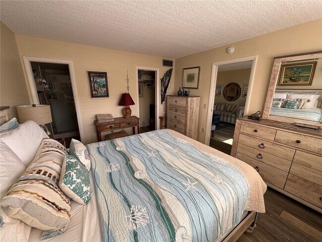 Building Photo - 1400 Tarpon Center Dr