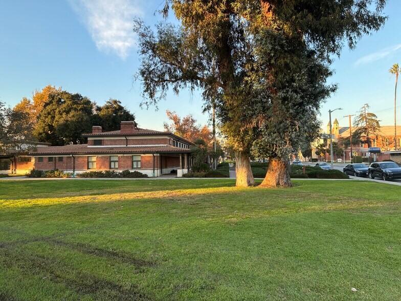 Building Photo - 5143 Bakman Ave