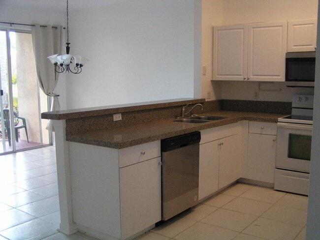 Building Photo - 312 River Bluff Ln