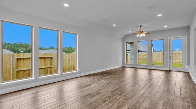 Building Photo - 42841 Terraza Blvd