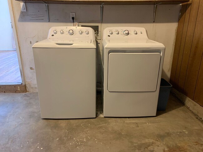 Building Photo - Lovely 2 Bedroom, 2 Bath Home Near Old Town! Available Now!