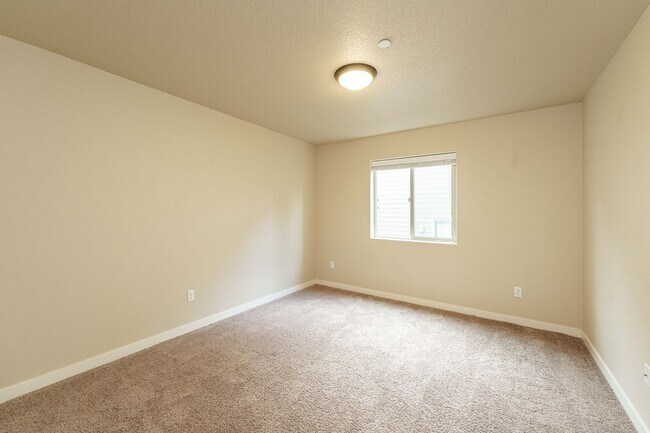 Building Photo - ASK ABOUT OUR MOVE IN SPECIAL $1000 Year End Savings - Ask Us How! 3 Bedroom 2.5 Bath Townhome - ...