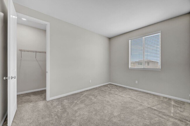 Building Photo - Summerlin gated community 4 bedroom 3 baths