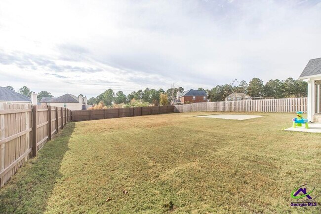 Building Photo - 421 Newport Ave