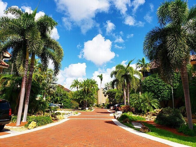Building Photo - 2000 S Bayshore Dr