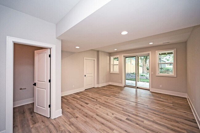 Building Photo - Gorgeous new construction on one of Oakley...