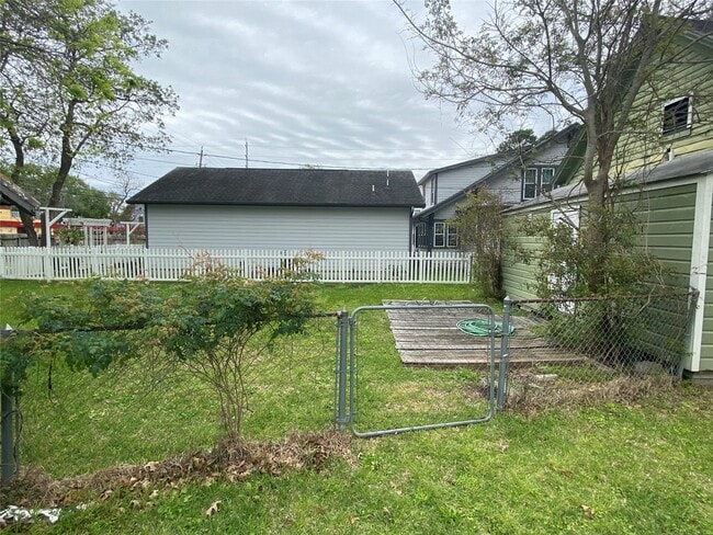 Building Photo - 207 S 1st St