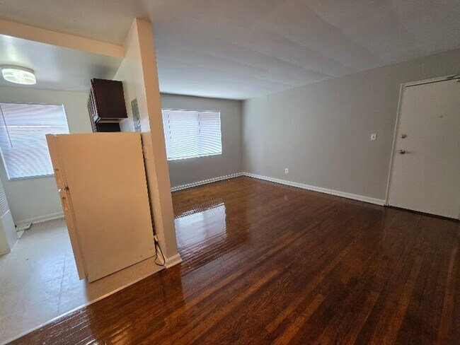 Interior Photo - 1026 45TH ST NE