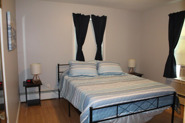 Building Photo - 12 Brooks Ave