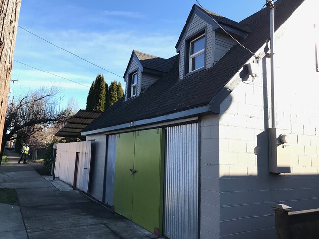 Shop/Storage/Creative Space for rent - 150 W Clackamas Blvd