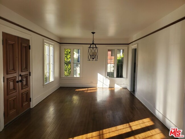 Building Photo - 2666 Cimarron St