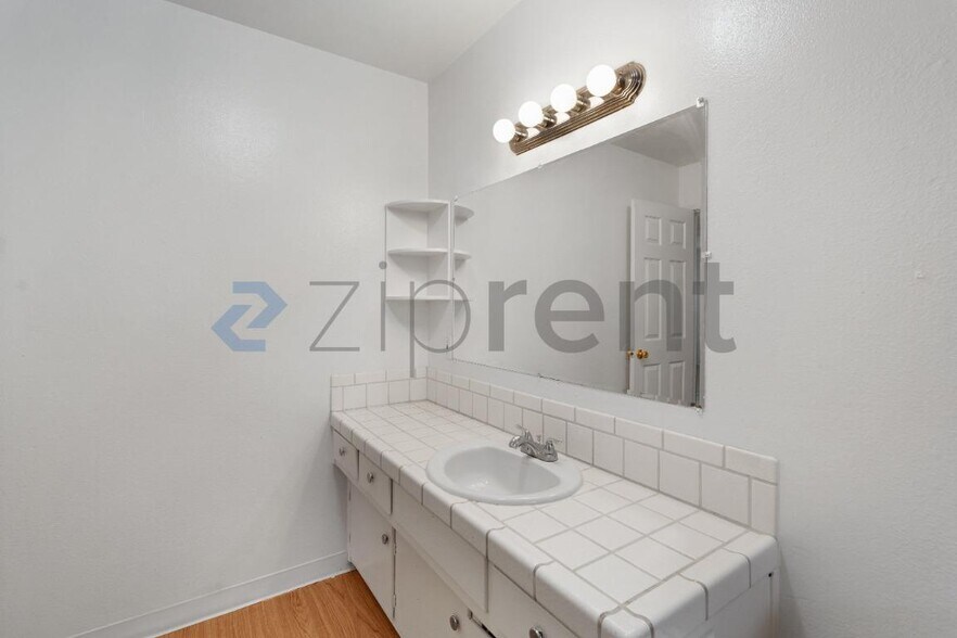 Building Photo - Unit 52