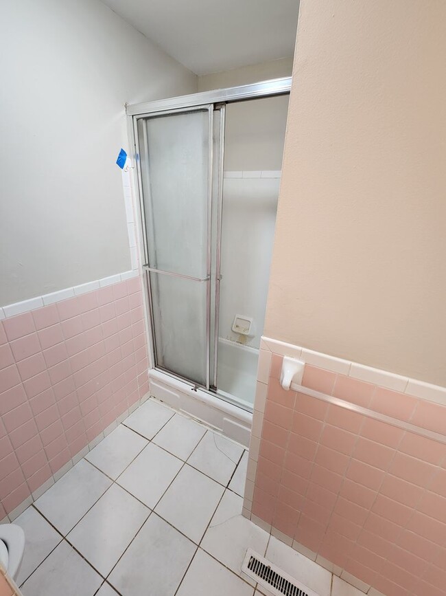 Building Photo - Spacious 3-Bedroom, 2-Bathroom Home COMING...