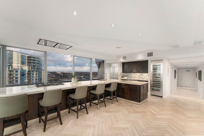 Building Photo - Penthouse Living at the Historic El Cortez...