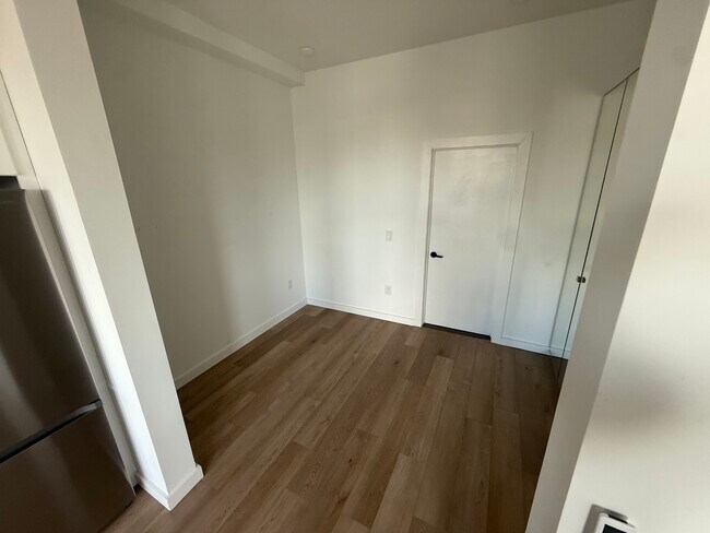 Building Photo - 1308-10 N. Front