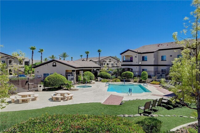 Building Photo - 2291 W Horizon Ridge Pkwy