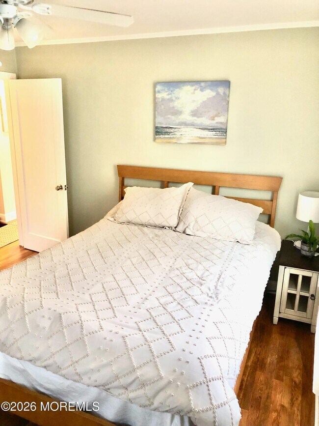 Building Photo - 1008 17th Ave