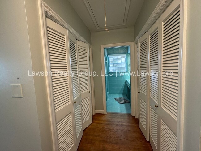 Building Photo - Spacious South Roanoke Home with Lawn Care Included