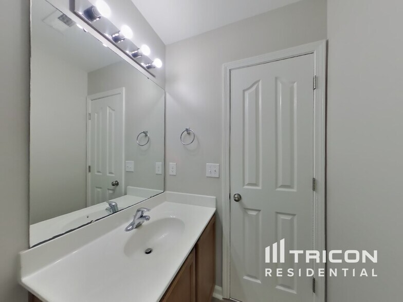 Building Photo - 4912 Magnasco Ln