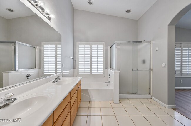Building Photo - 4728 E South Fork Dr
