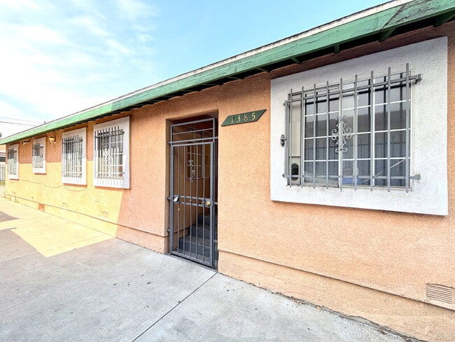 Building Photo - 1385 E Vernon Ave