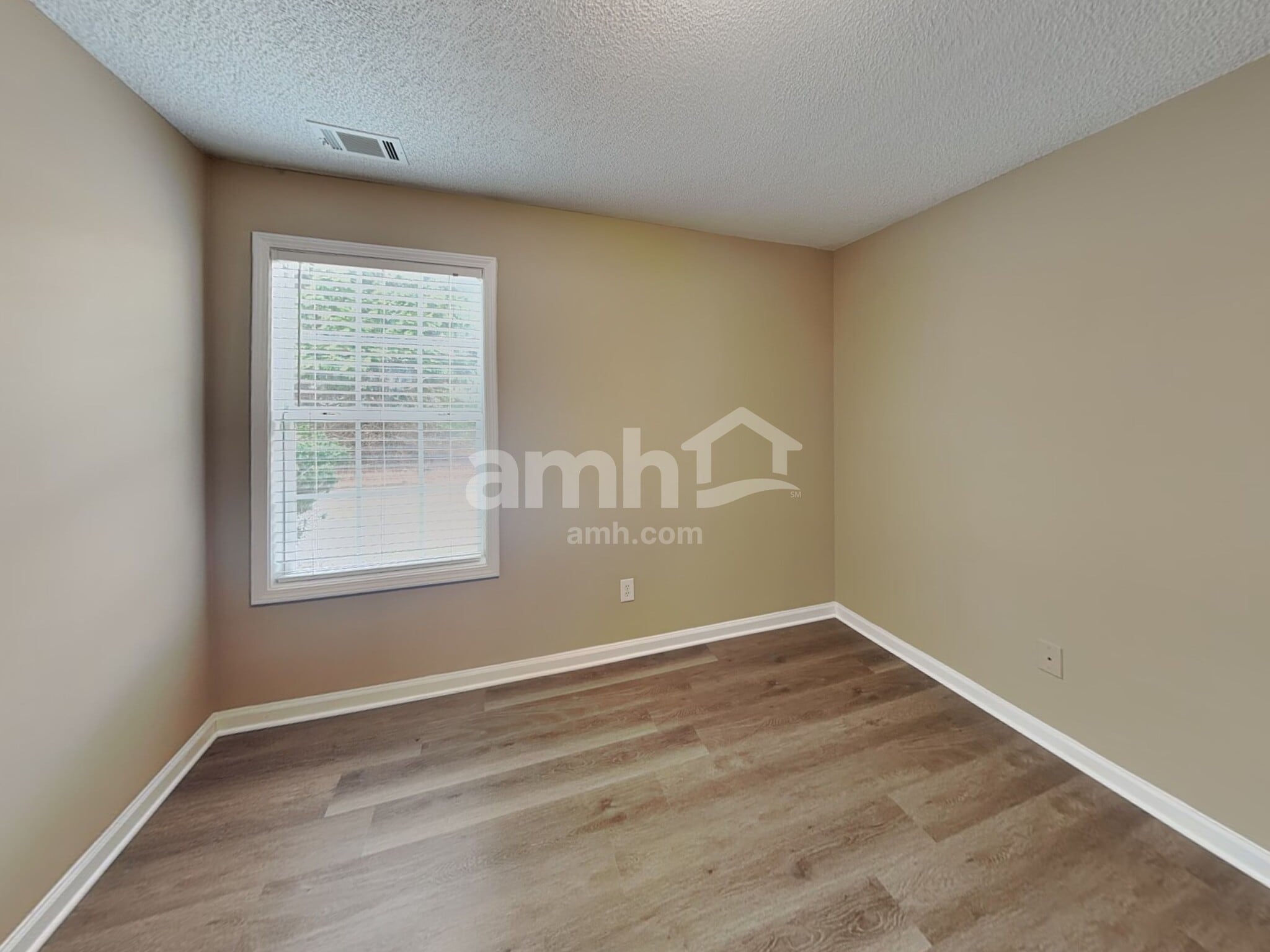 Building Photo - 2075 Reserve Pky