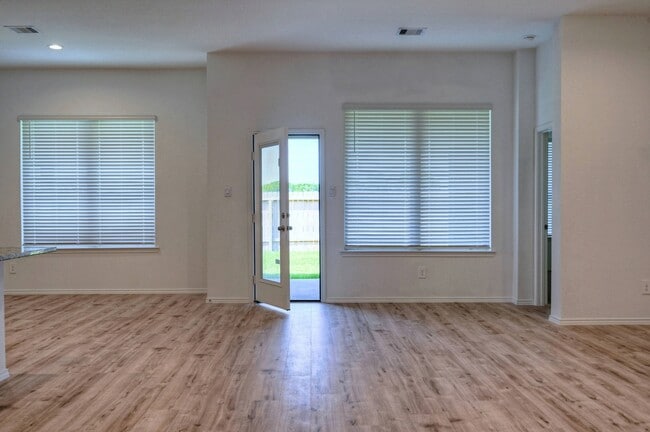 Building Photo - 31603 Zoe Pt