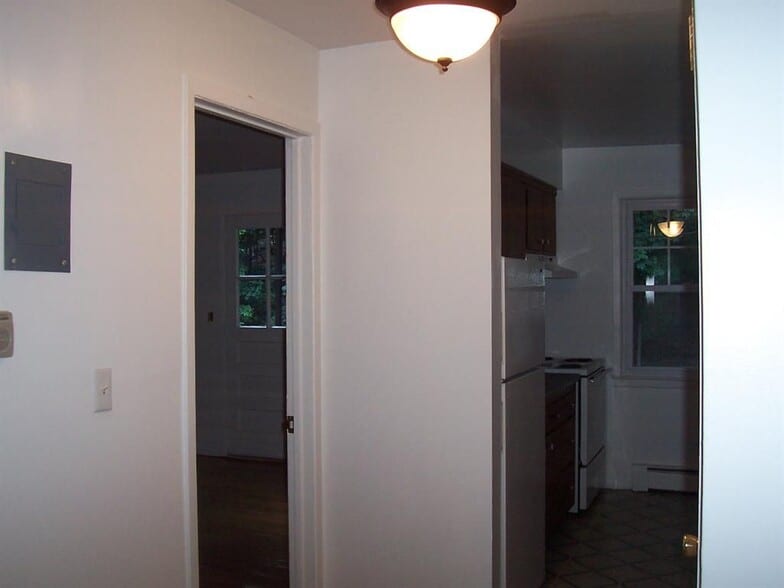 Building Photo - 23 Doxbury Ln